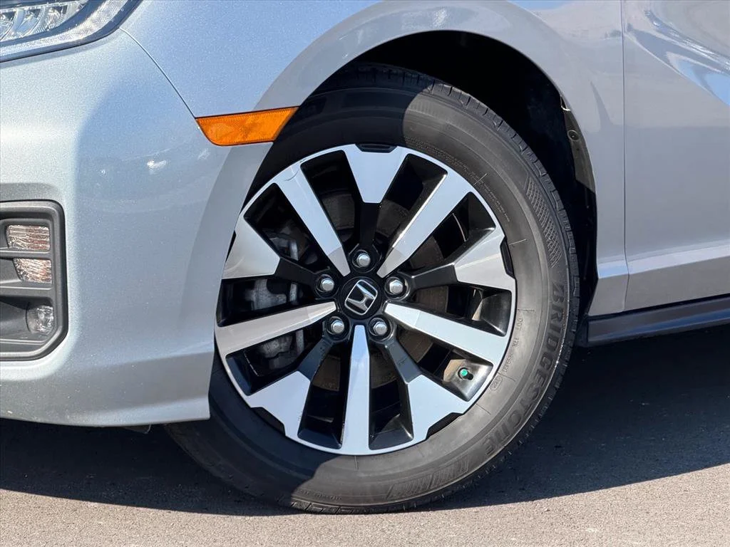Used 2025 Silver Honda EX-L image 26