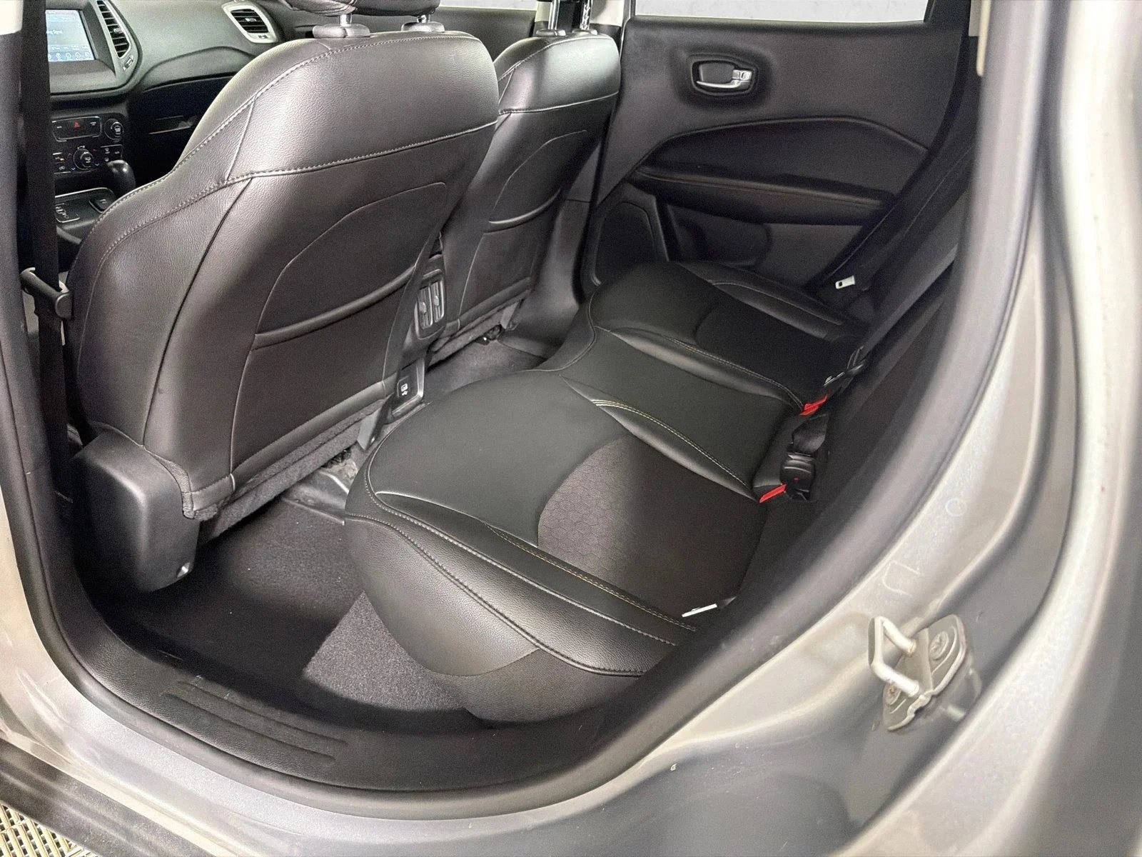 Used 2021 Silver Jeep Latitude image 20
