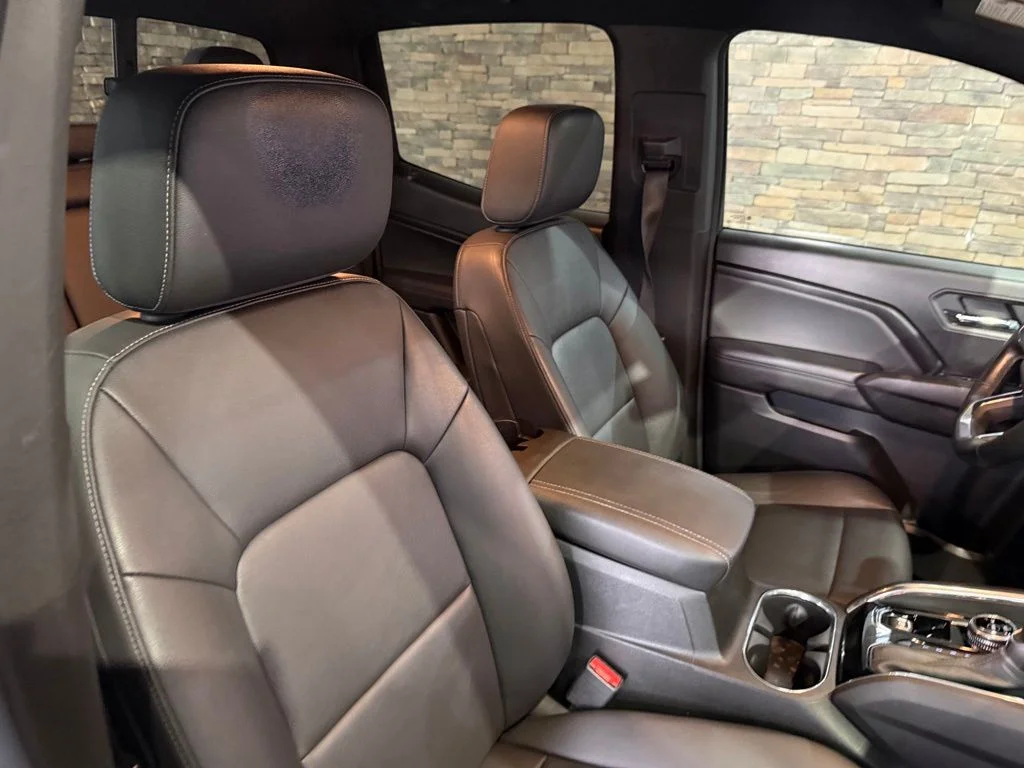 Used 2024 Onyx Black GMC Elevation image 3