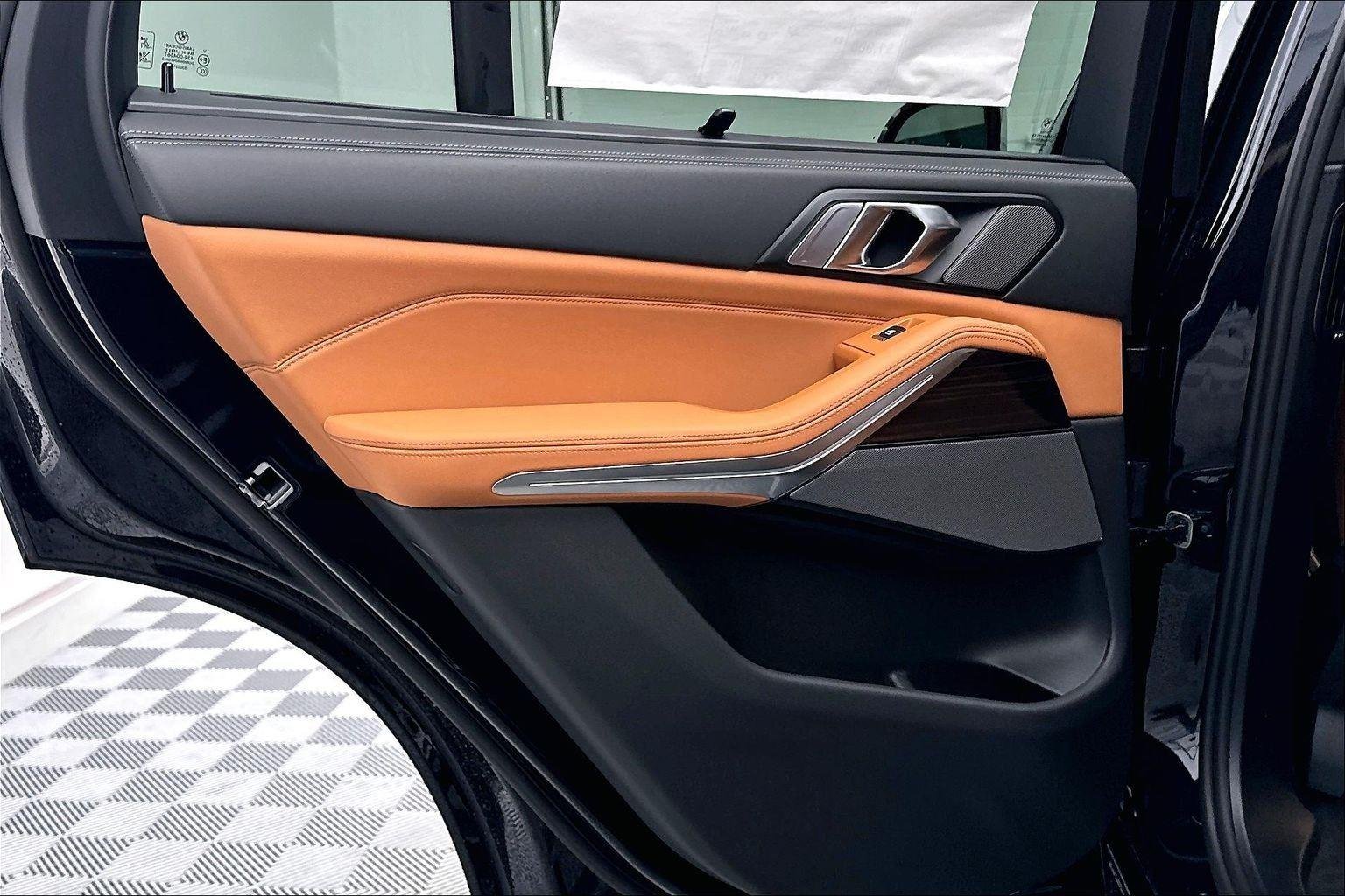 New 2026 Carbon Black Metallic BMW xDrive50e image 29
