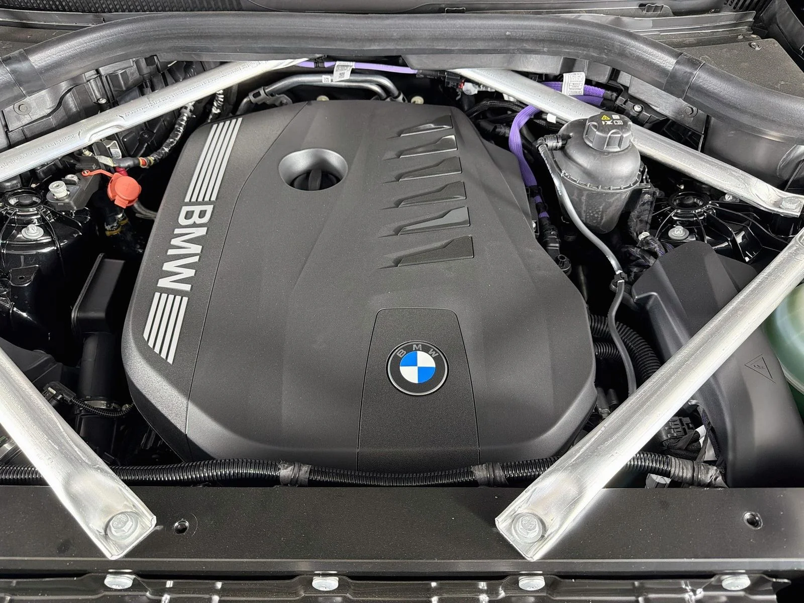 New 2026 Black Sapphire Metallic BMW sDrive40i image 32