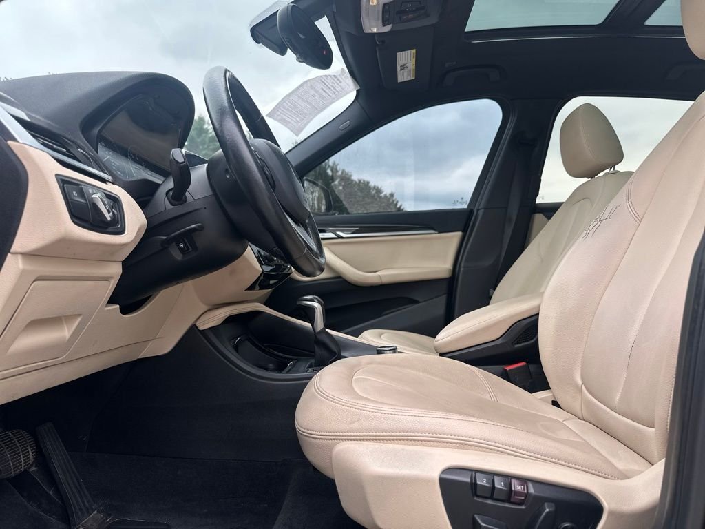 Used 2018 Black Sapphire Metallic BMW xDrive28i image 16