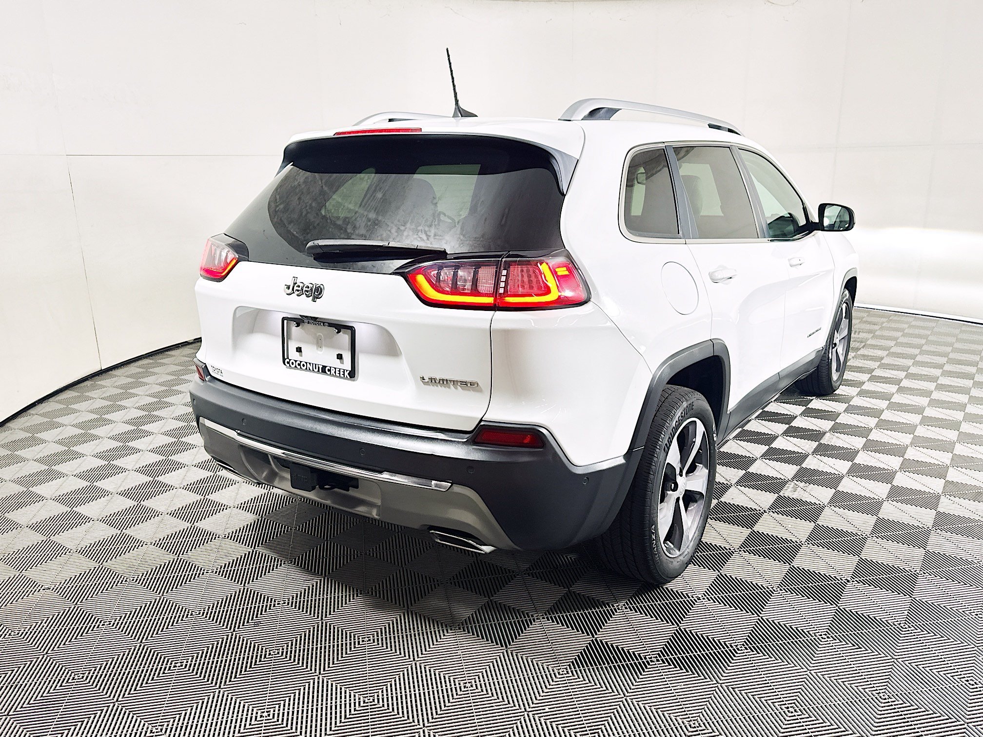 Used 2019 Bright White Clearcoat Jeep Limited image 3