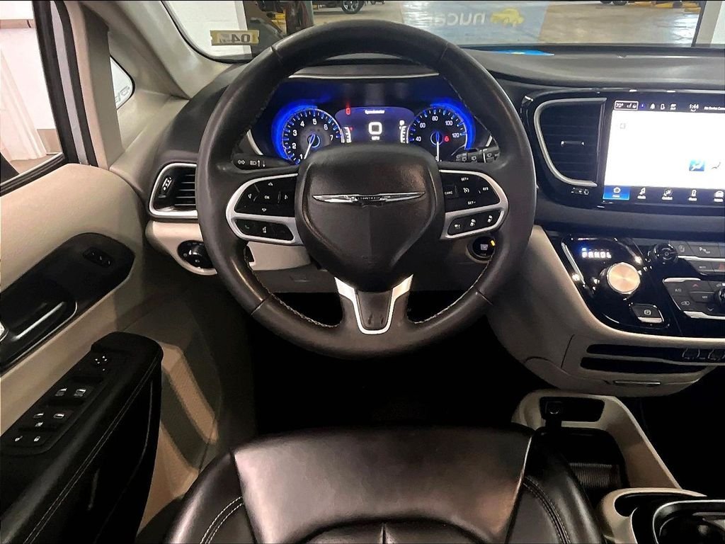 Used 2023 Silver Chrysler Touring L image 18