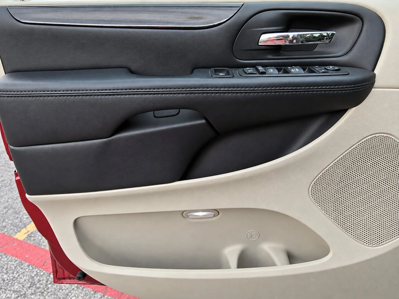 Used 2019 Octane Red Pearlcoat Dodge SE image 11