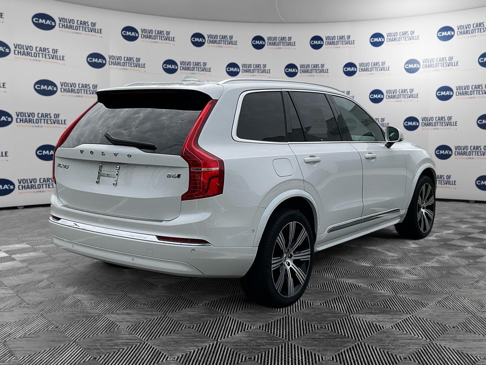 Used 2024 Crystal White Metallic Volvo Ultimate Bright Theme image 5