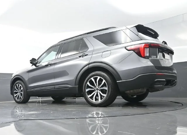 Used 2025 Gray Ford ST-Line image 35