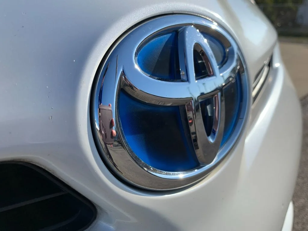 Used 2015 White Toyota Persona Series Special Edition image 39