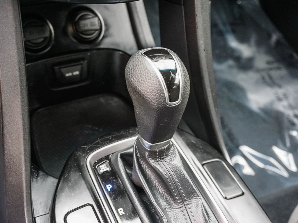 Used 2014 White Hyundai Base image 22