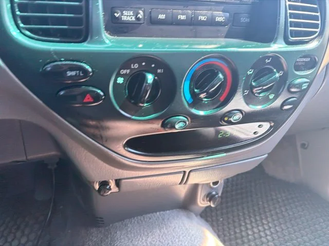 Used 2006 White Toyota SR5 image 12