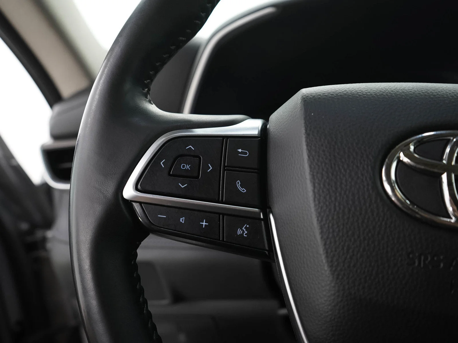 Used 2021 Celestial Silver Metallic Toyota XLE image 27