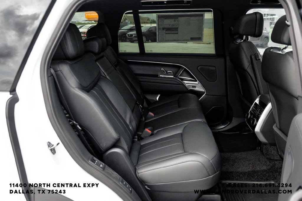 New 2027 Fuji White Land Rover SE image 37