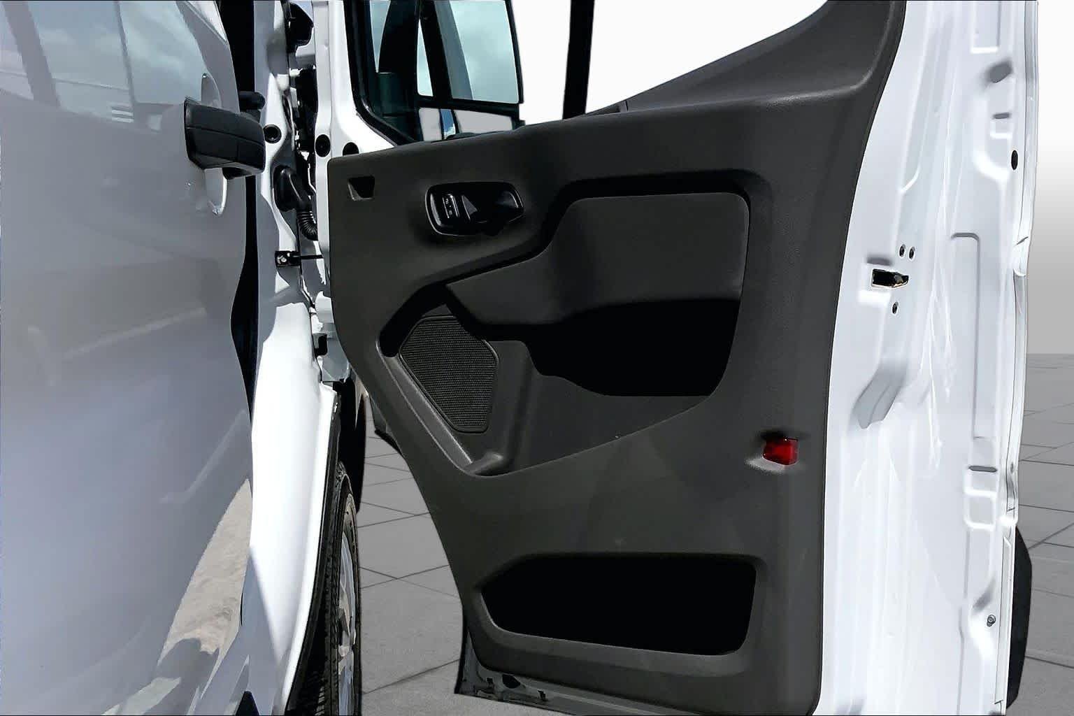 Used 2025 Oxford White Ford XLT image 21