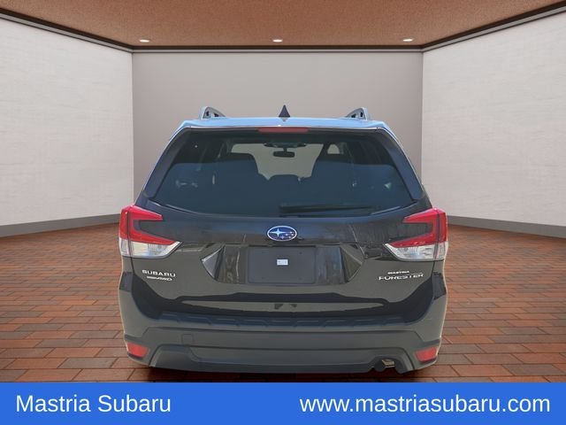 Used 2023 Crystal Black Silica Subaru Premium image 32