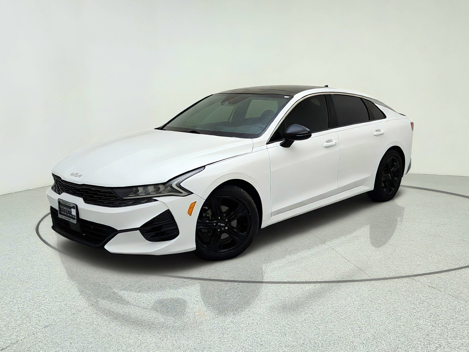 Used 2022 Glacial White Pearl Kia GT-Line image 1