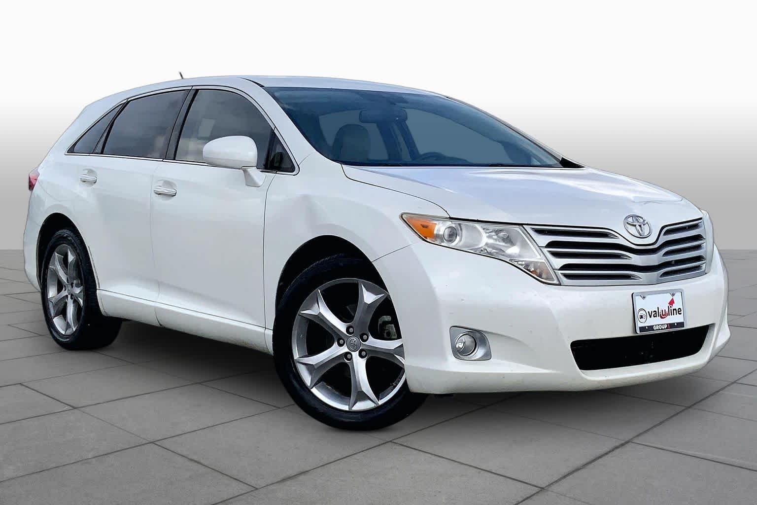 Used 2010 Blizzard Pearl Toyota  image 2