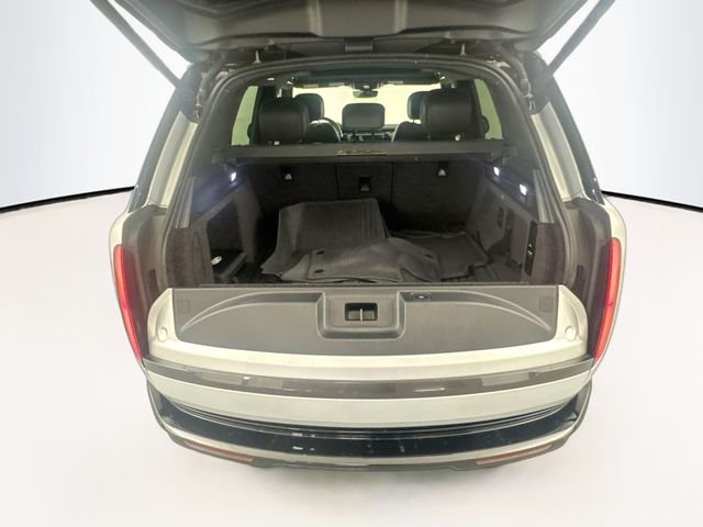 Used 2023 Silver Land Rover SE image 26