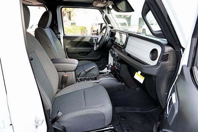 New 2026 Bright White Clear-Coat Exterior Paint Jeep Sport S image 17