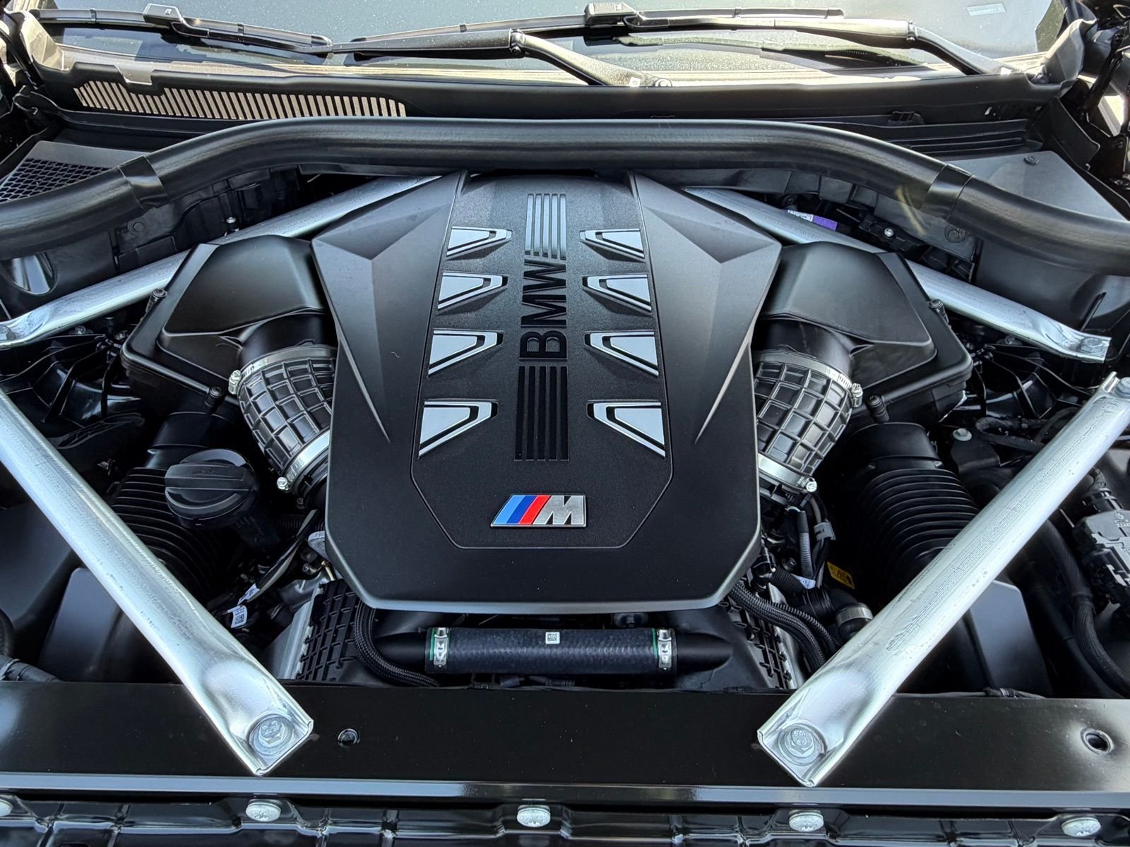 Used 2026 Black Sapphire Metallic BMW M60i image 37