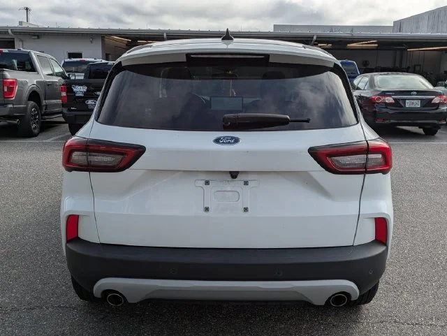 Used 2024 Oxford White Ford Active image 4