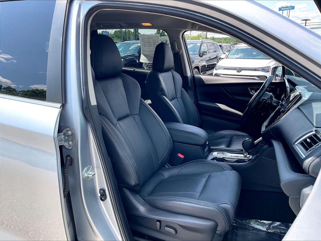 Used 2023 Ice Silver Metallic Subaru Limited image 10