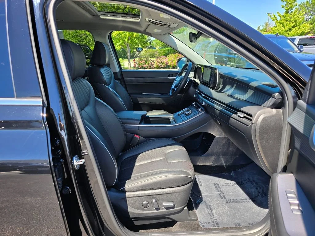 Used 2024 Abyss Black Hyundai Limited image 29