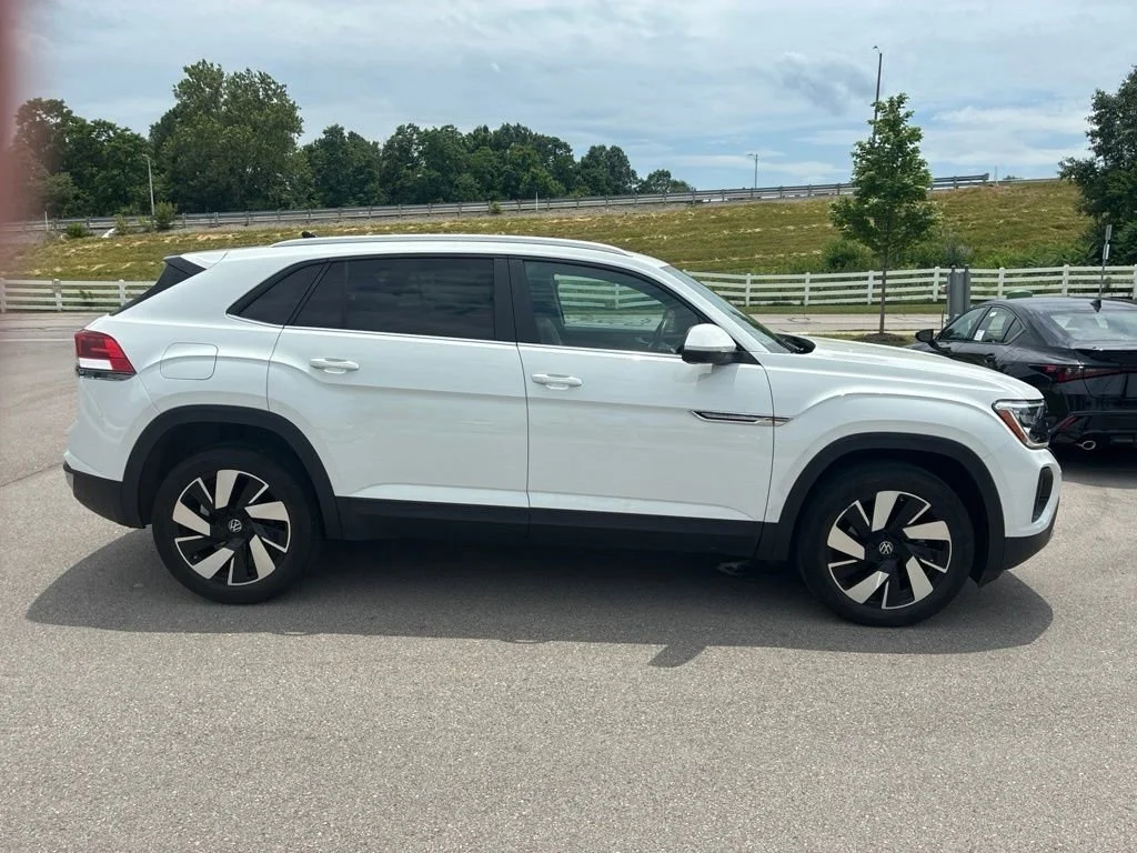 Used 2024 Pure White Volkswagen 2.0T SE w/Technology image 2