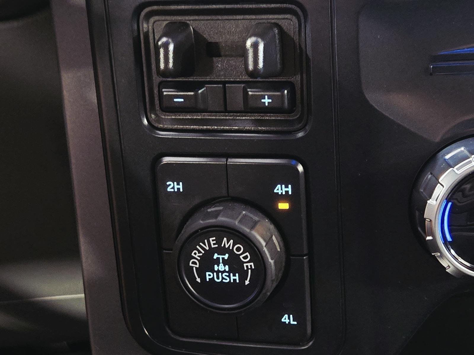 Used 2025 Atlas Blue FORD XLT image 36