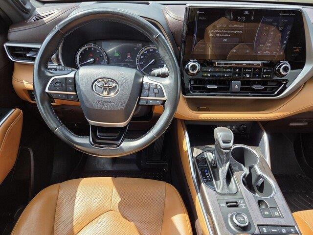 Used 2022 Opulent Amber Toyota Platinum image 22