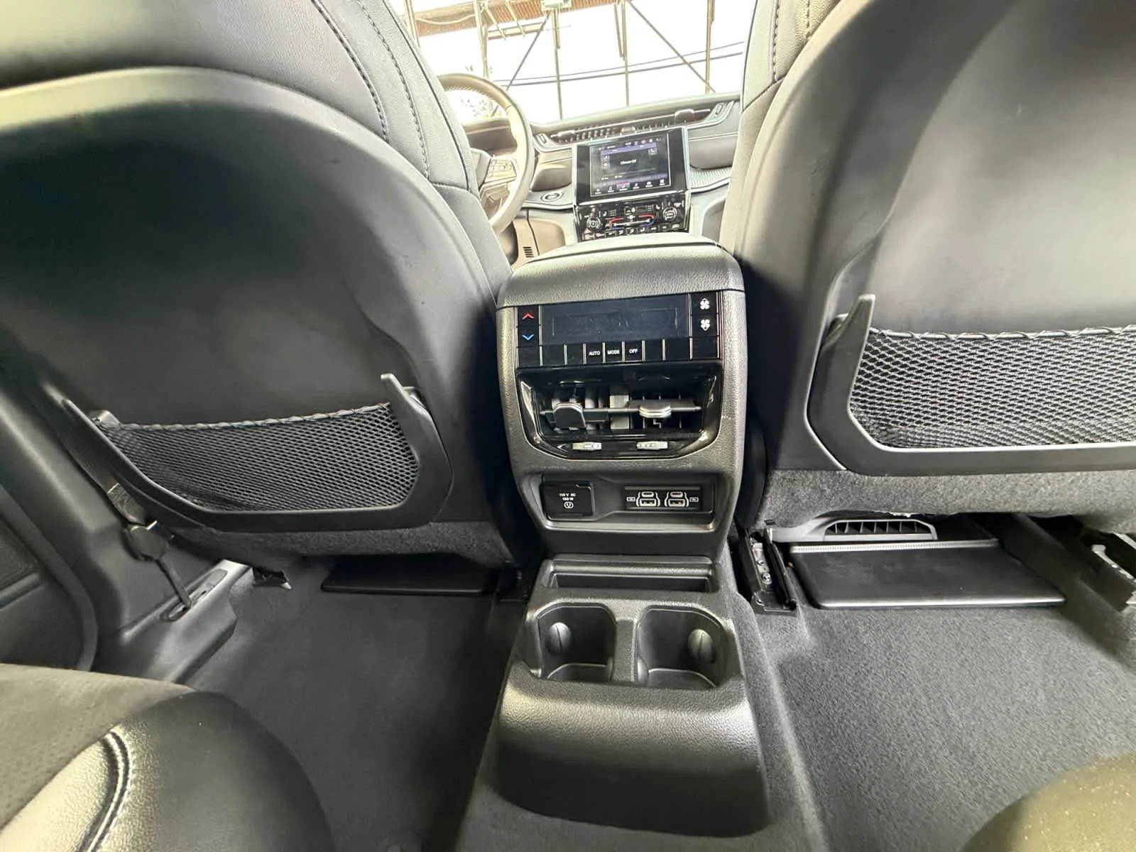Used 2023 Diamond Black Crystal Pearlcoat Jeep Altitude image 27