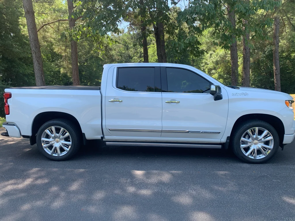 New 2026 Polar White Tricoat Chevrolet High Country image 10