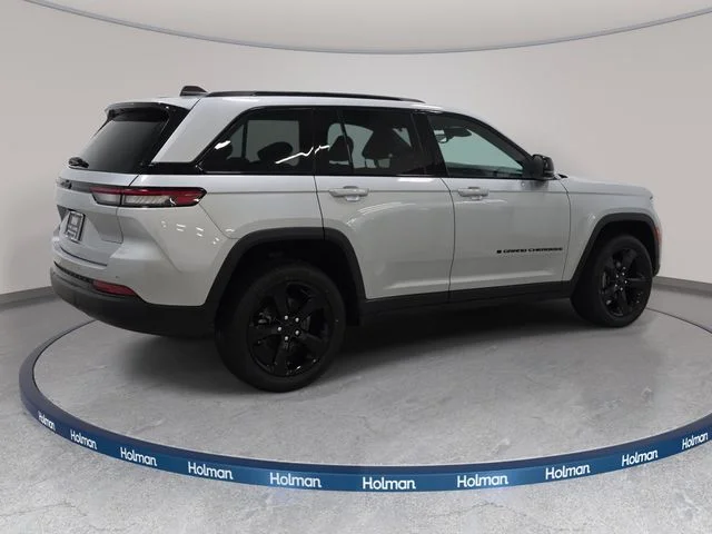 Used 2024 Silver Jeep Altitude X image 6