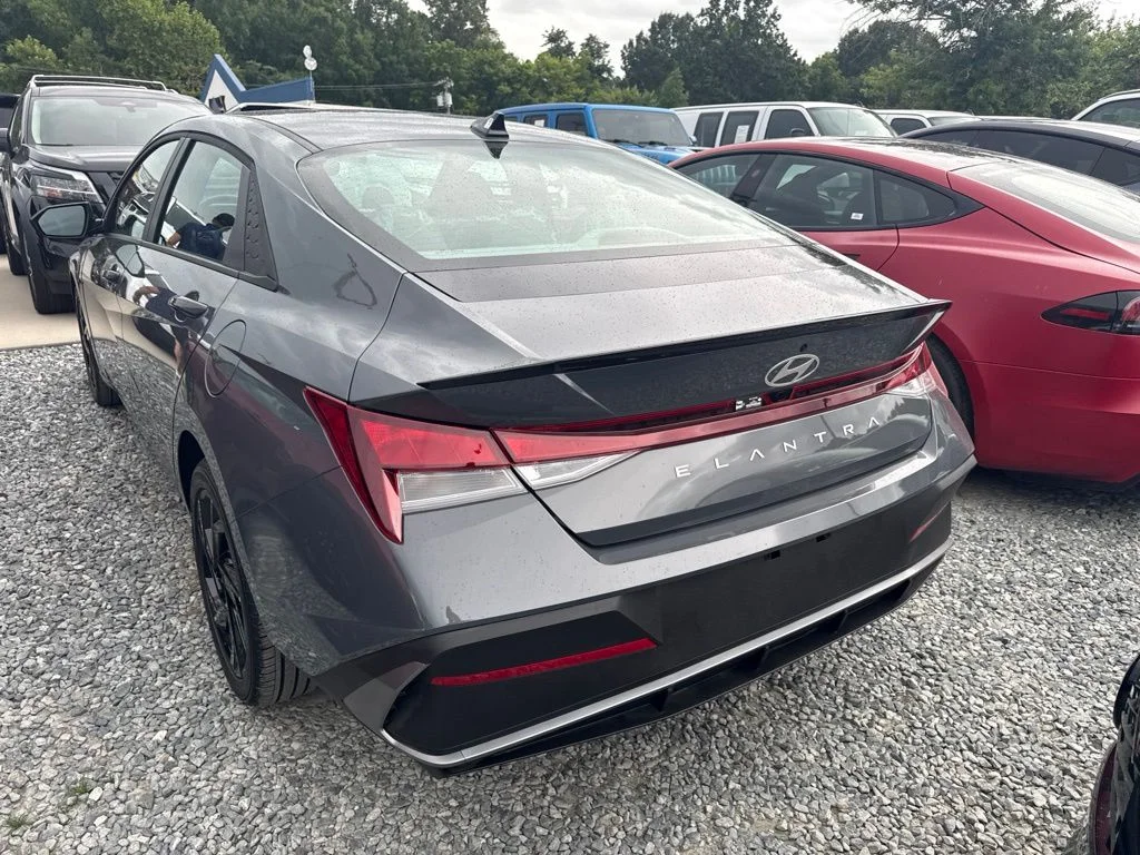 Used 2026 Gray Hyundai SEL Sport image 4