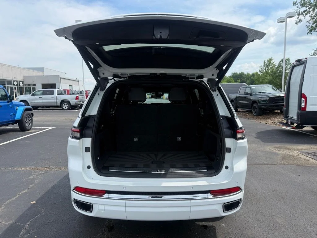Used 2021 White/off-white Jeep Overland image 44