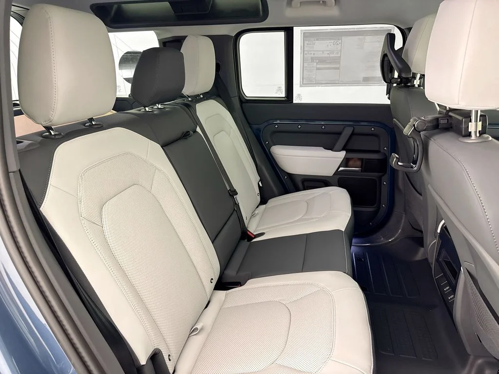 New 2026 Tasman Blue Land Rover X-Dynamic SE image 29