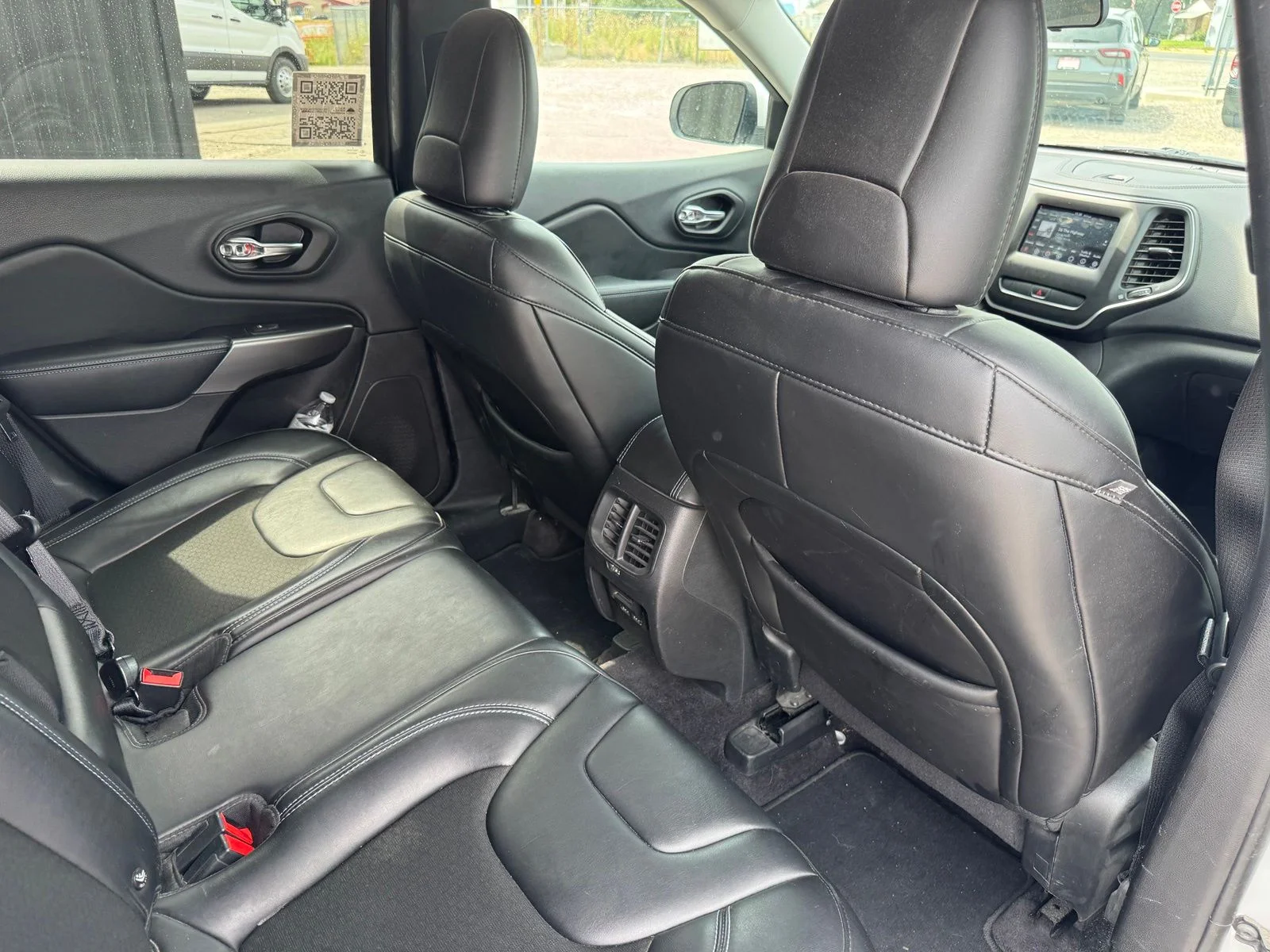 Used 2019 White Jeep Latitude Plus image 16