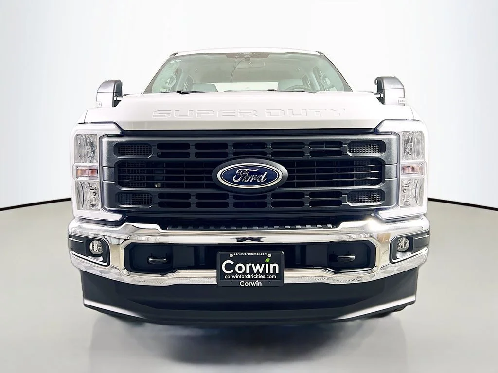New 2026 Oxford White Ford XL image 4