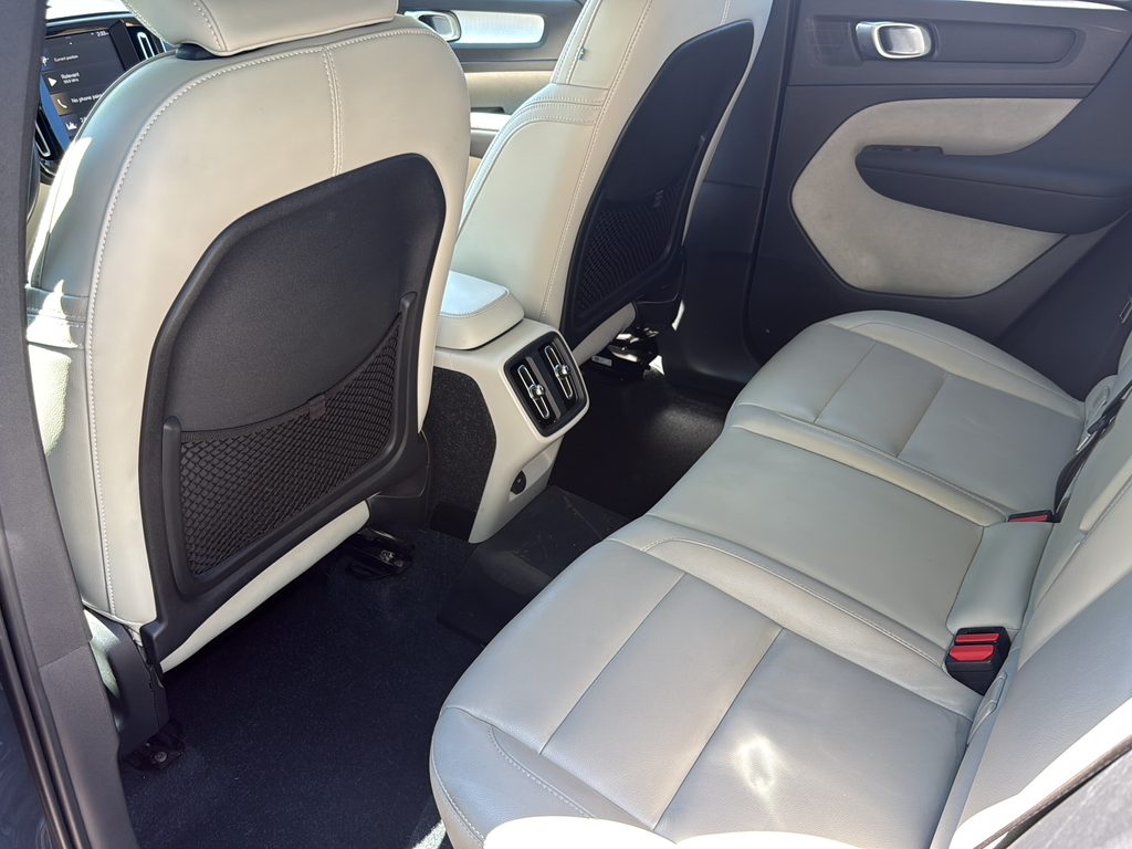 Used 2021 Blue Volvo Momentum image 11