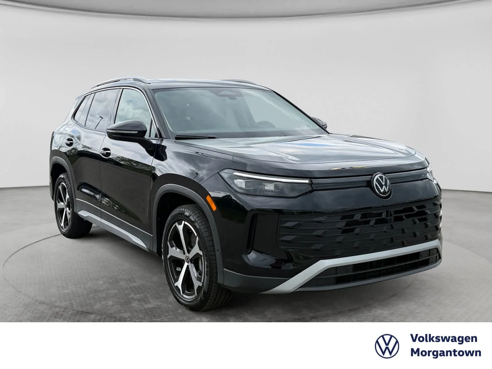 New 2026 Deep Black Pearl Volkswagen SE image 3