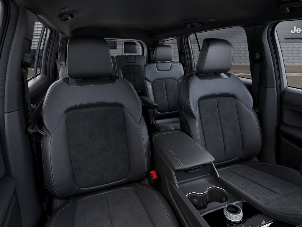 New 2027 Bright White Clear-Coat Paint Jeep Laredo Altitude image 16