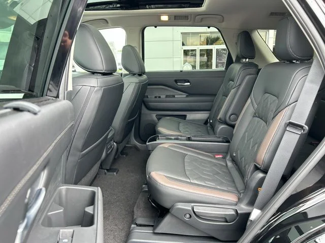 2026 Nissan Pathfinder Platinum - Photo 16
