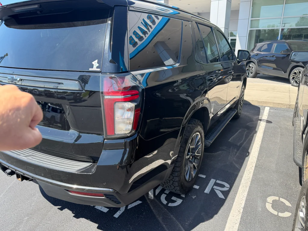 Used 2021 BLACK Chevrolet Z71 image 4