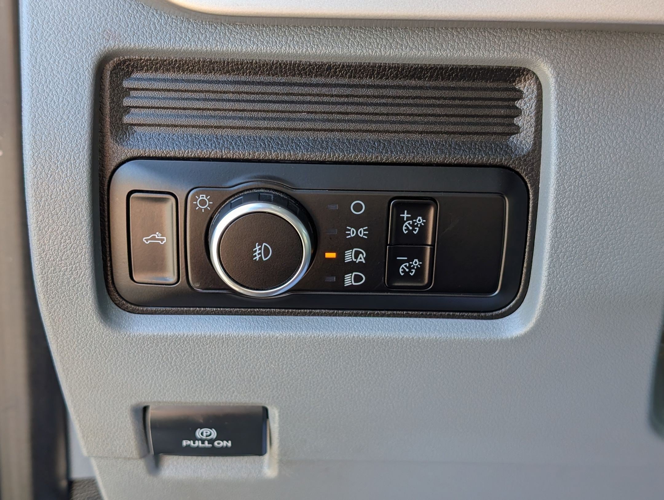 Used 2024  Ford XL image 23