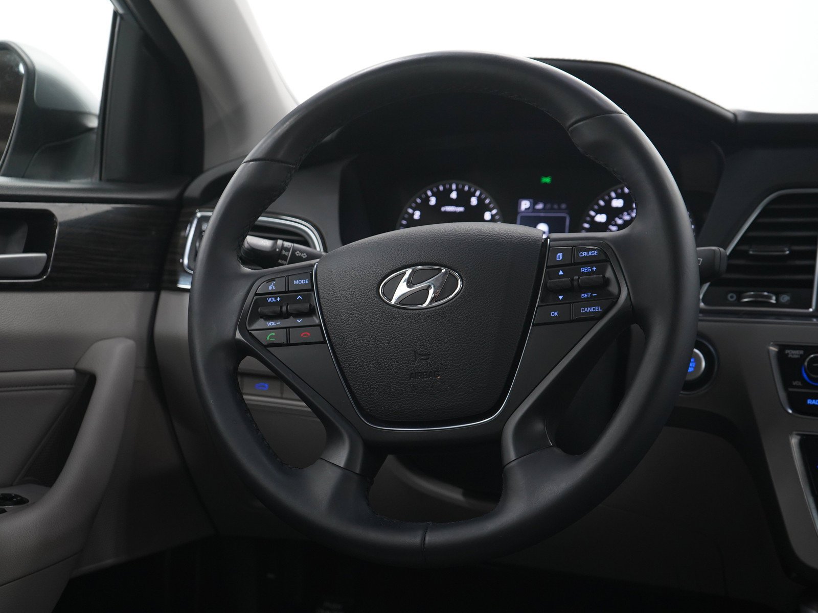 Used 2016 Shale Gray Metallic Hyundai 4dr Sdn 2.4L Limited image 15