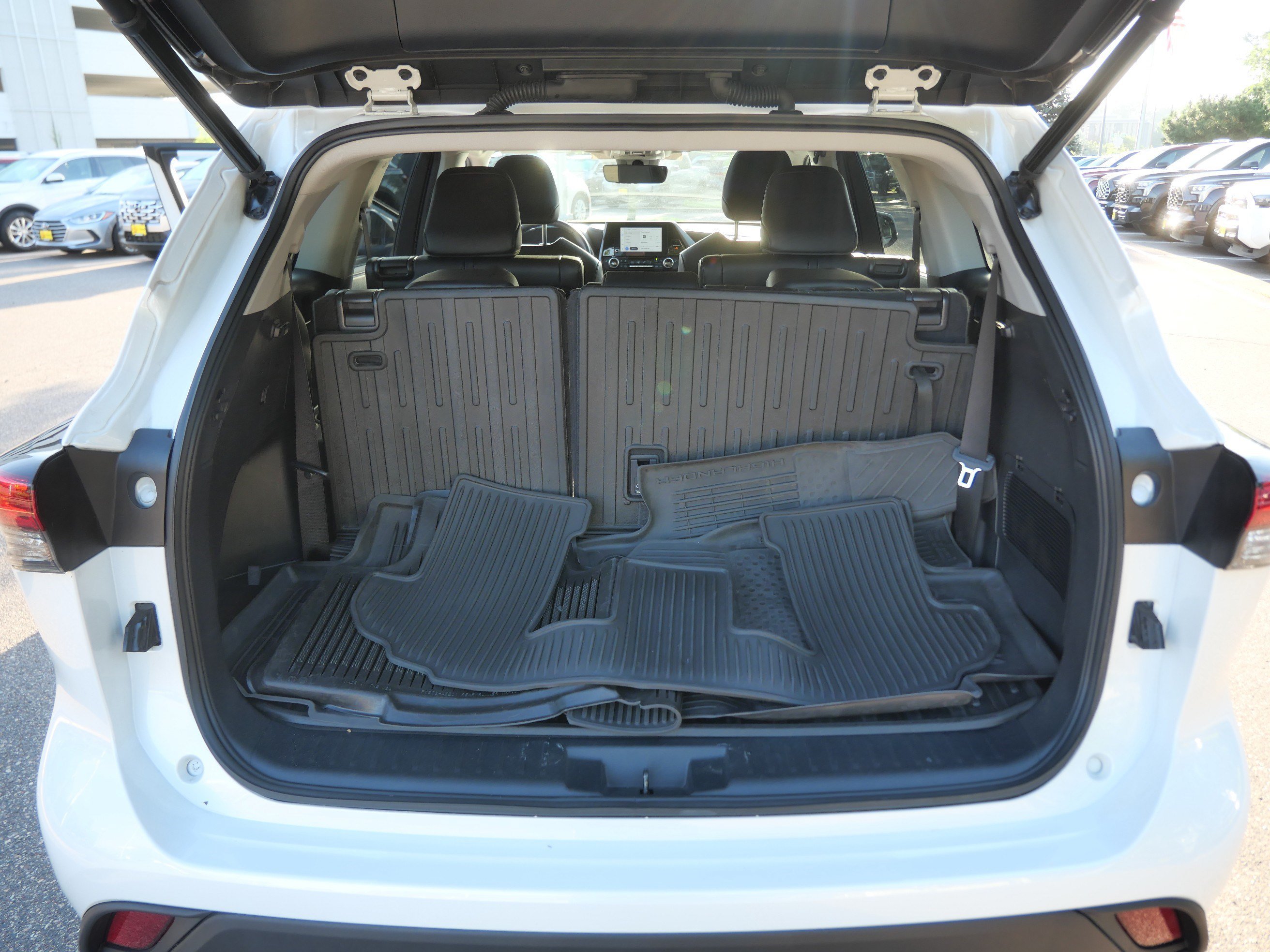 Certified Used 2020 Blizzard Pearl Toyota Limited image 18
