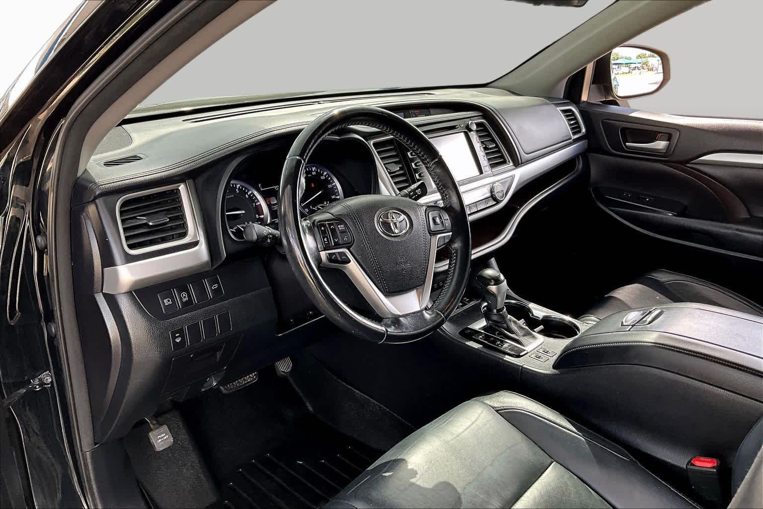 Used 2017 Midnight Black Metallic Toyota XLE image 17