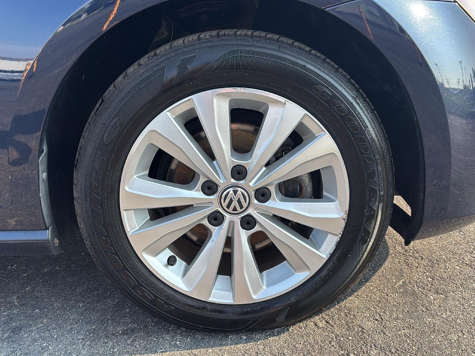 Used 2017 Night Blue Metallic Volkswagen S image 9