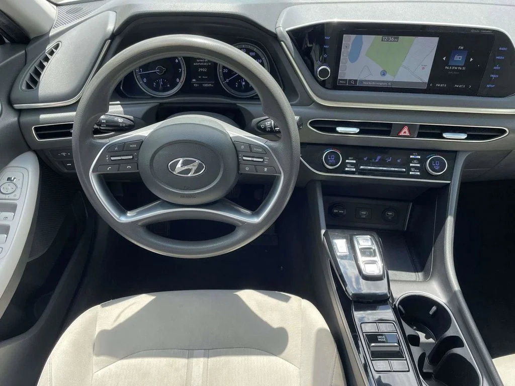 Used 2023 White Hyundai SEL image 9