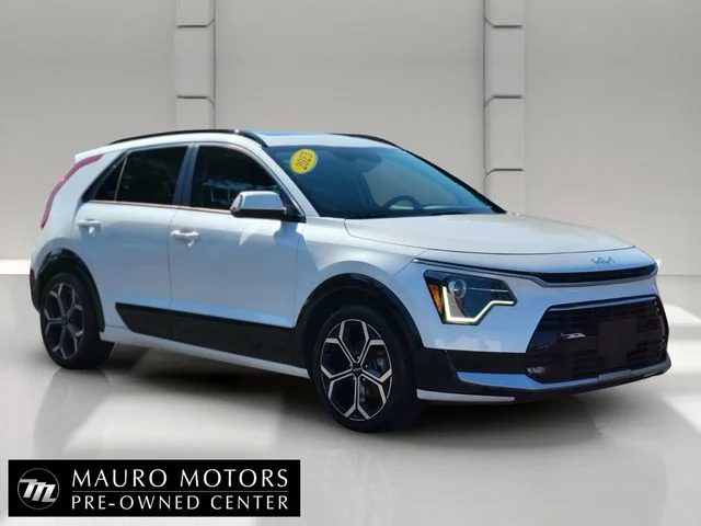 Used 2023 White Kia EX Touring image 8