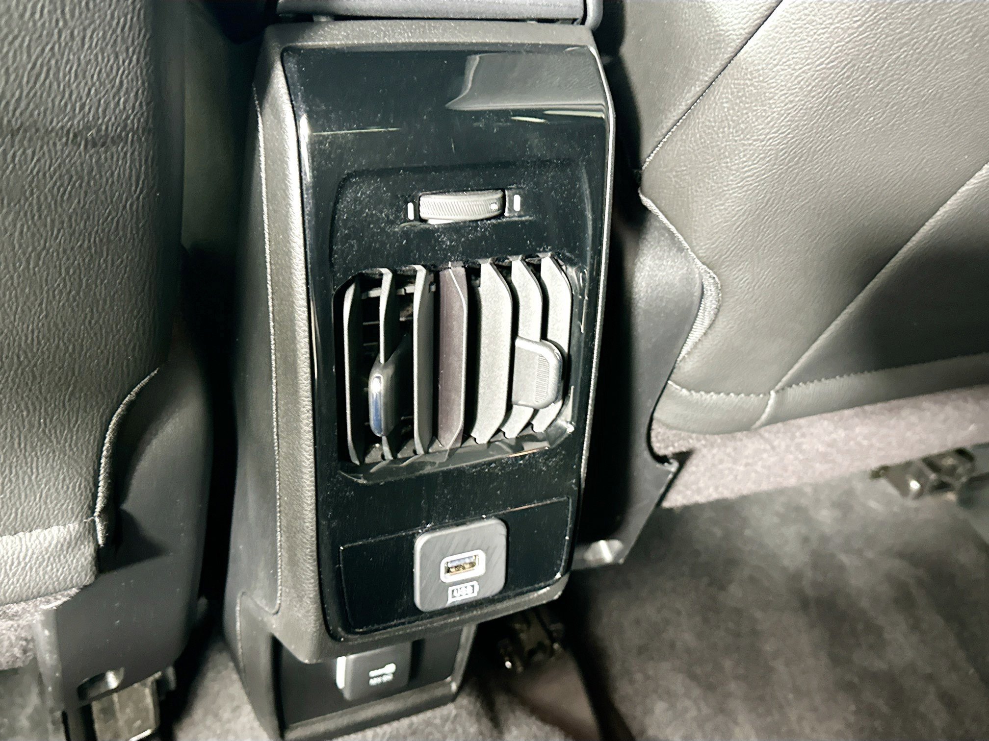 Used 2024 Hydro Blue Pearlcoat Jeep Trailhawk image 32